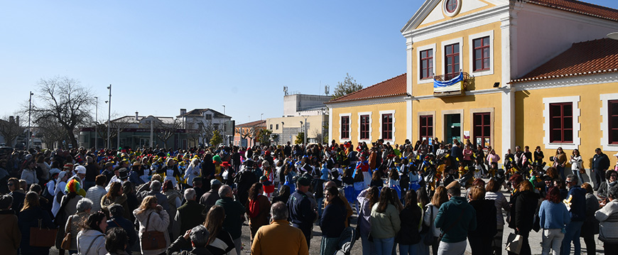 Desfile de Carnaval enche Praça da República
