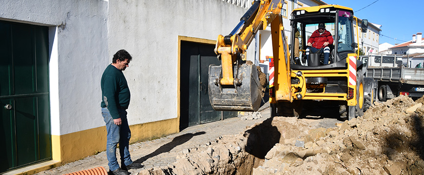 Remodelação da rede de saneamento na Rua de São Tiago