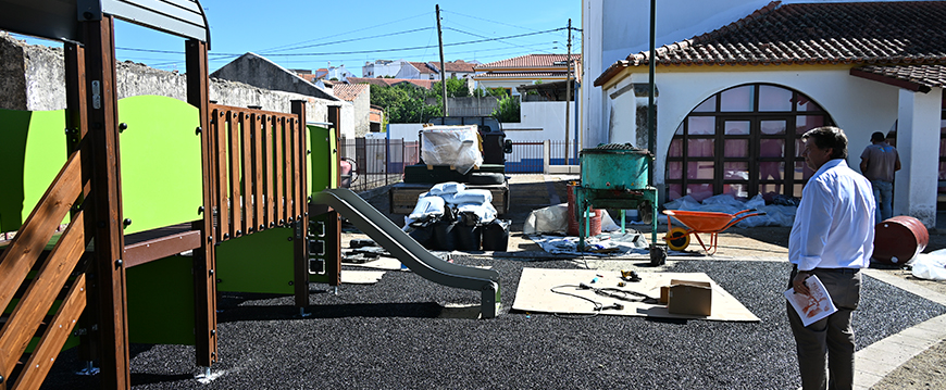 Requalificação dos Parques Infantis nas Escolas de Alpalhão e Tolosa parques infantis
